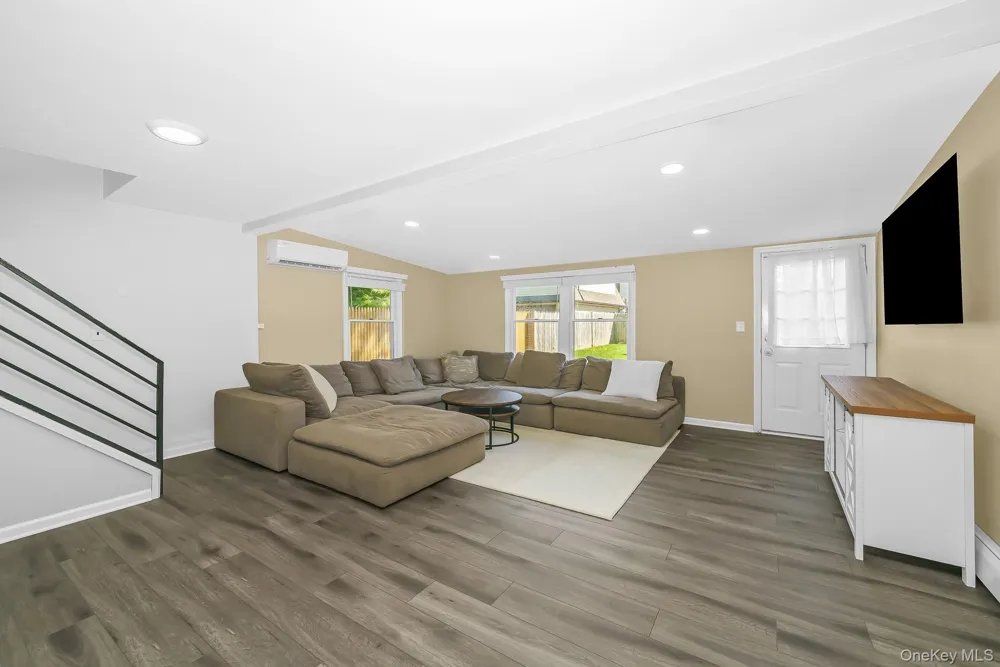 10 Hill Street Northport, NY 11768