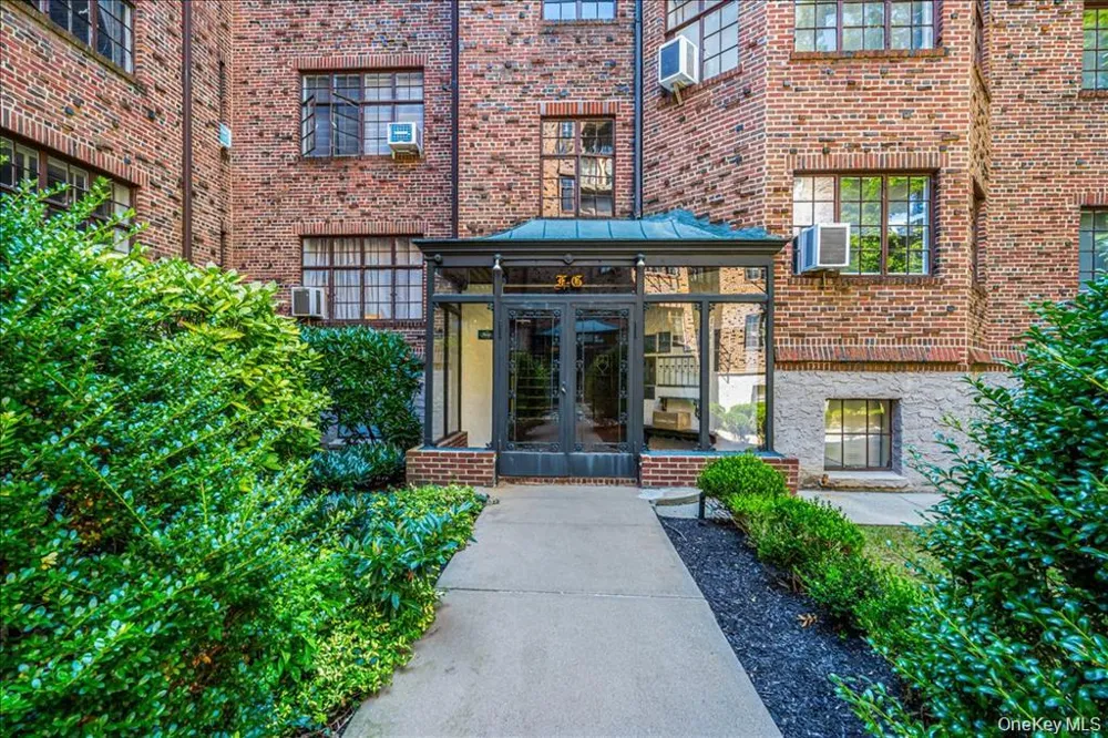 38-30 Douglaston Parkway #2G Douglaston, NY 11363