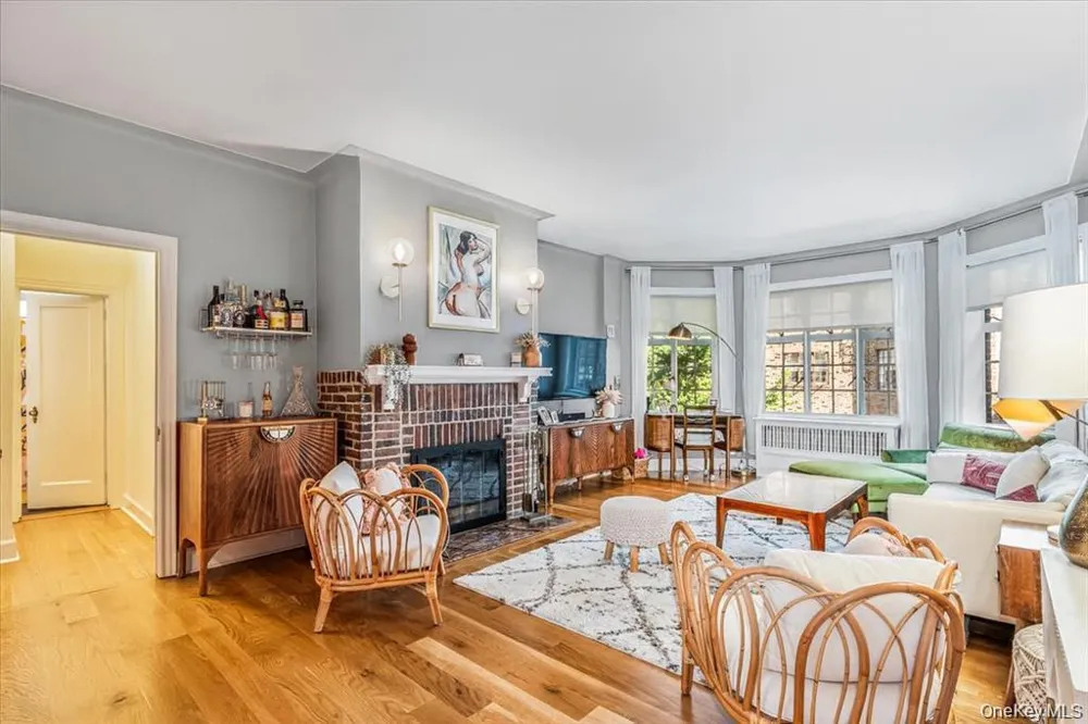 38-30 Douglaston Parkway #2G Douglaston, NY 11363