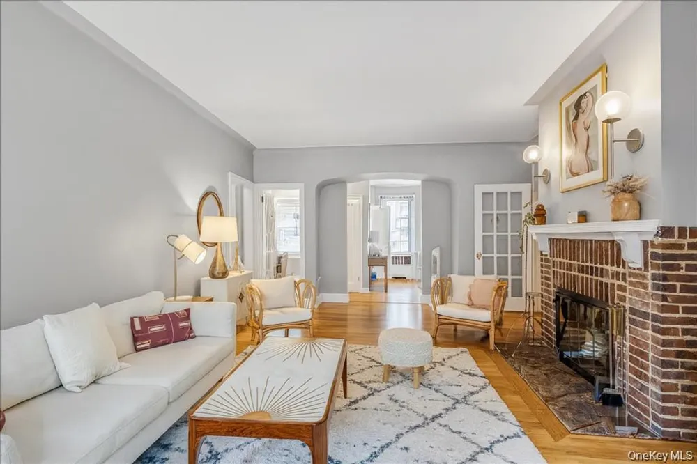 38-30 Douglaston Parkway #2G Douglaston, NY 11363