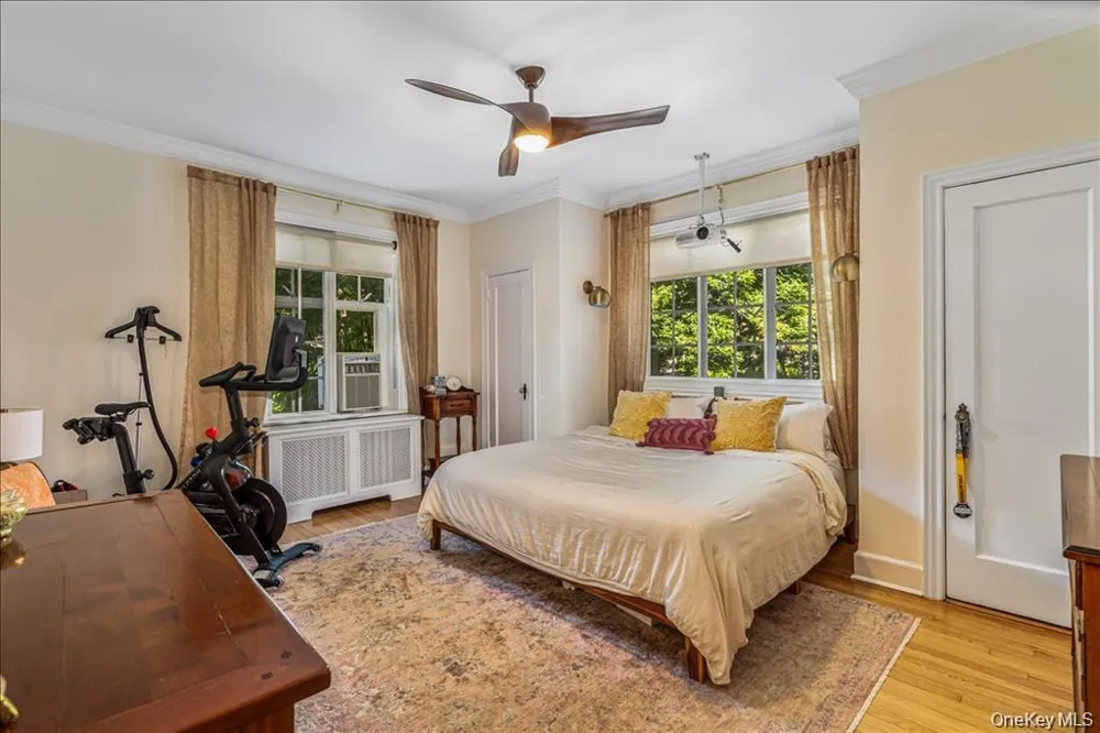 38-30 Douglaston Parkway #2G Douglaston, NY 11363