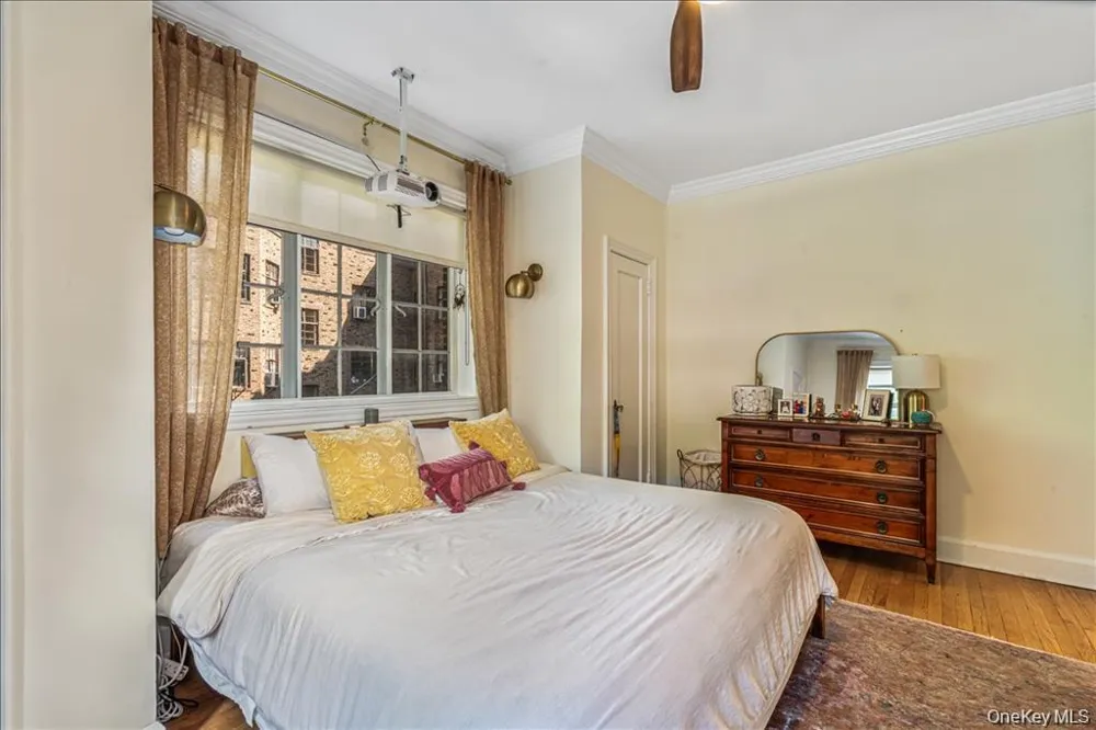 38-30 Douglaston Parkway #2G Douglaston, NY 11363
