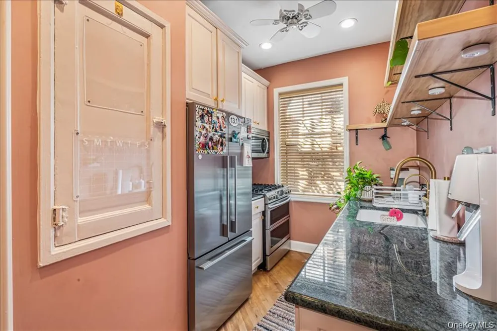 38-30 Douglaston Parkway #2G Douglaston, NY 11363