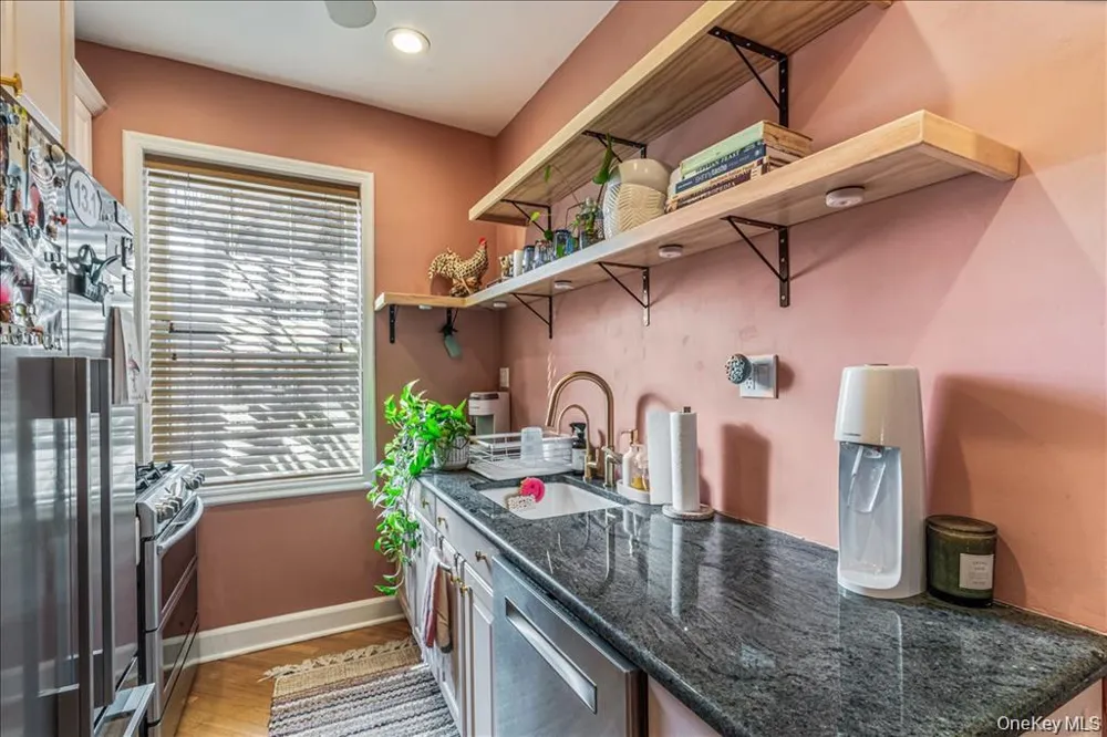 38-30 Douglaston Parkway #2G Douglaston, NY 11363