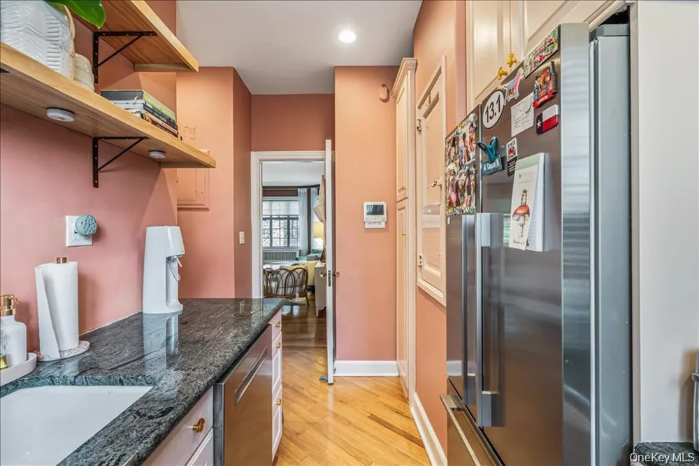 38-30 Douglaston Parkway #2G Douglaston, NY 11363