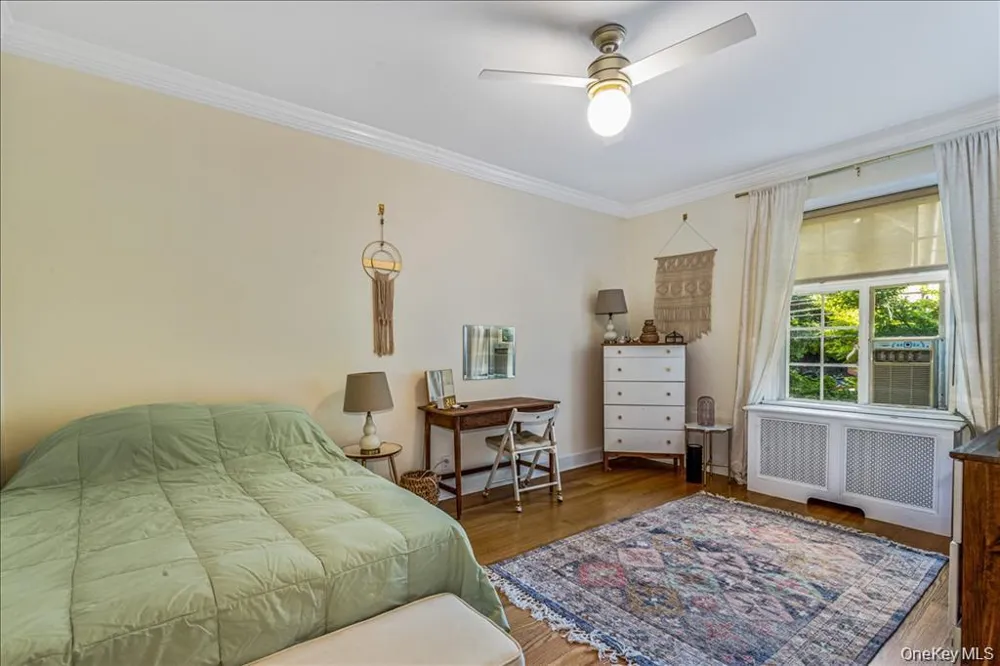 38-30 Douglaston Parkway #2G Douglaston, NY 11363