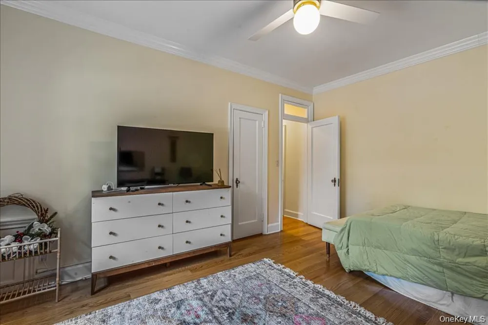 38-30 Douglaston Parkway #2G Douglaston, NY 11363