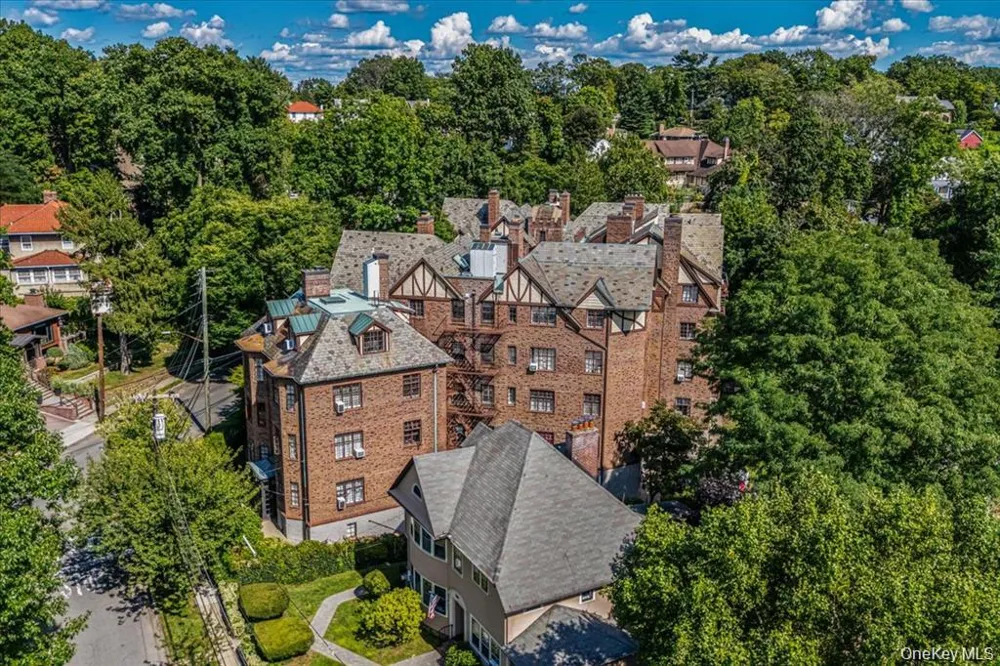 38-30 Douglaston Parkway #2G Douglaston, NY 11363