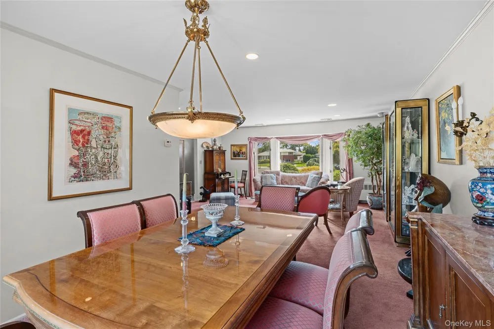 16 Winthrop Road Plainview, NY 11803