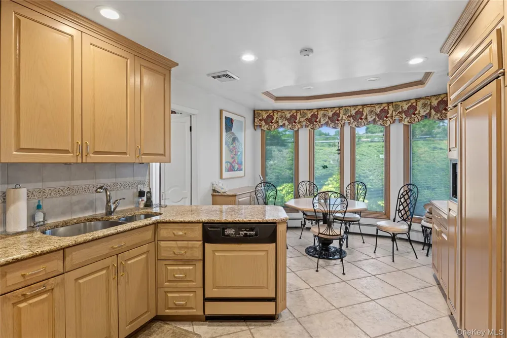 16 Winthrop Road Plainview, NY 11803