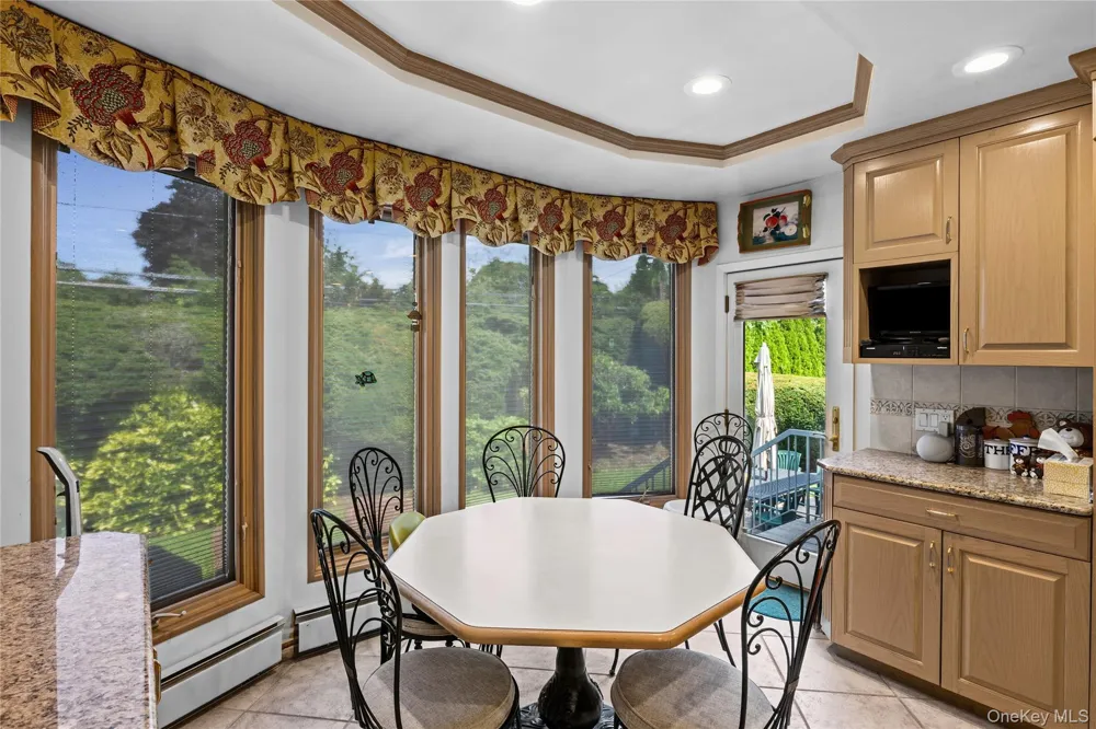 16 Winthrop Road Plainview, NY 11803