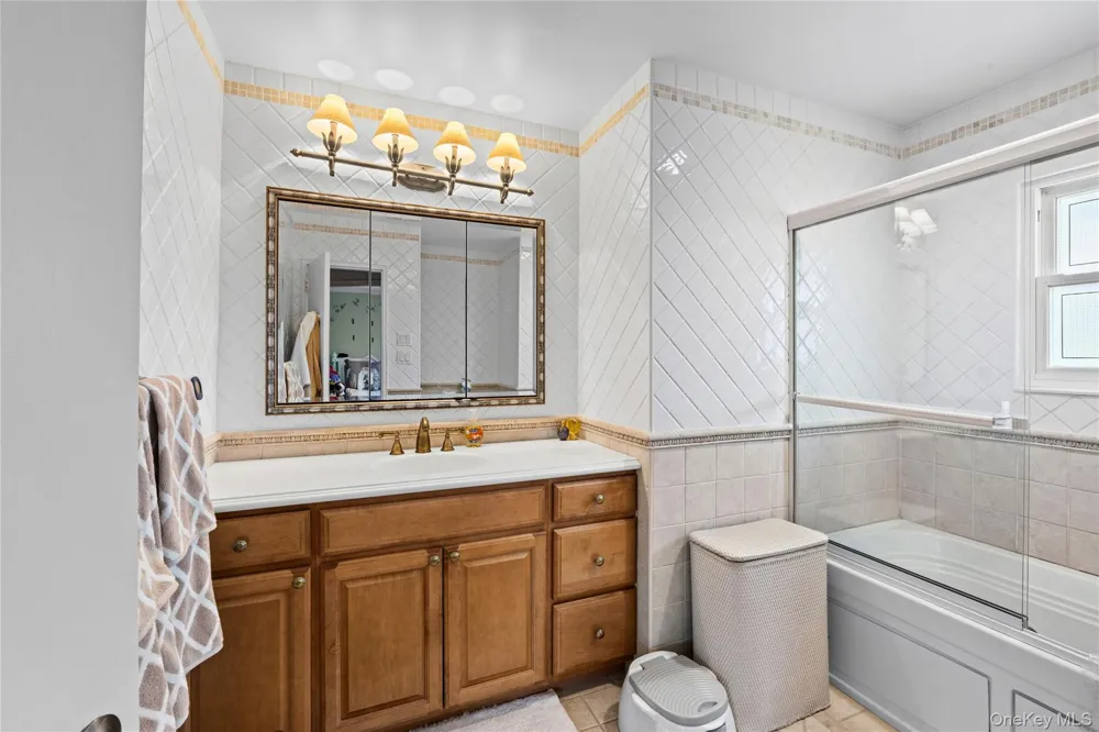 16 Winthrop Road Plainview, NY 11803