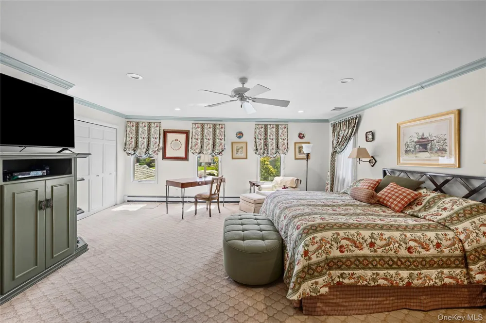 16 Winthrop Road Plainview, NY 11803