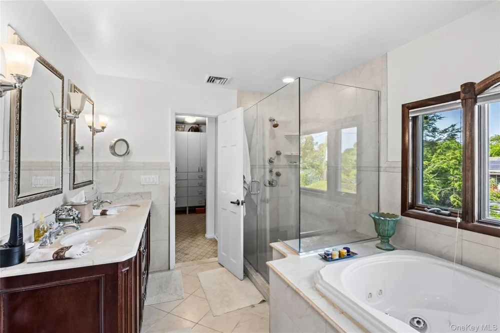 16 Winthrop Road Plainview, NY 11803