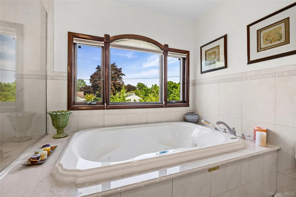 16 Winthrop Road Plainview, NY 11803