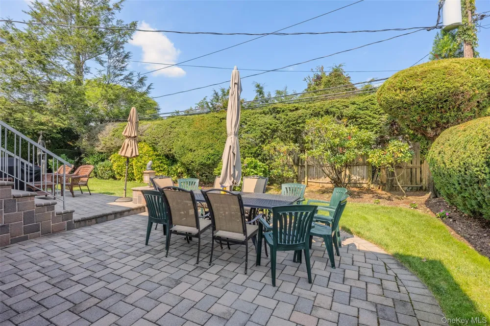 16 Winthrop Road Plainview, NY 11803