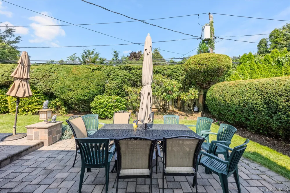 16 Winthrop Road Plainview, NY 11803