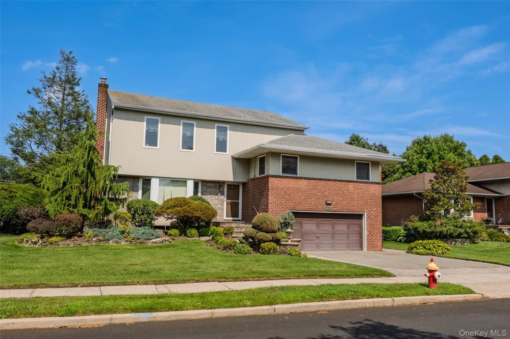 16 Winthrop Road Plainview, NY 11803