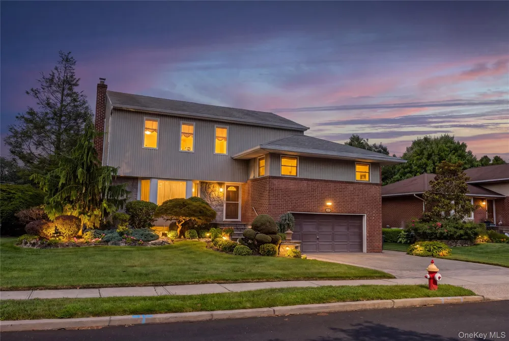 16 Winthrop Road Plainview, NY 11803