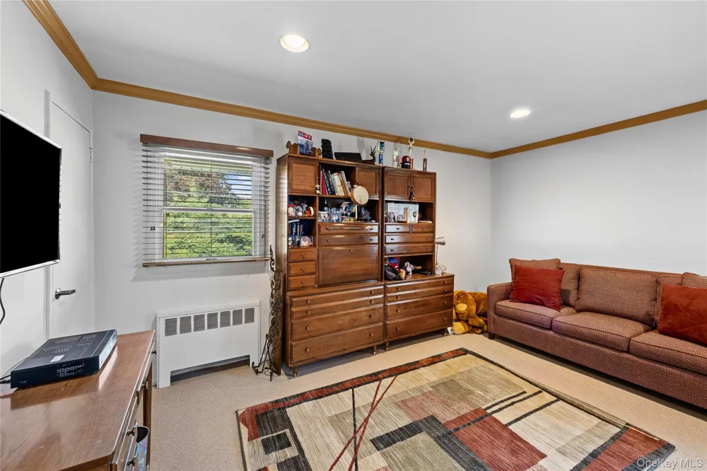 16 Winthrop Road Plainview, NY 11803