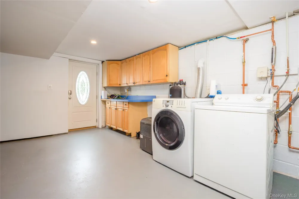 395 Ehrhardt Road Pearl River, NY 10965