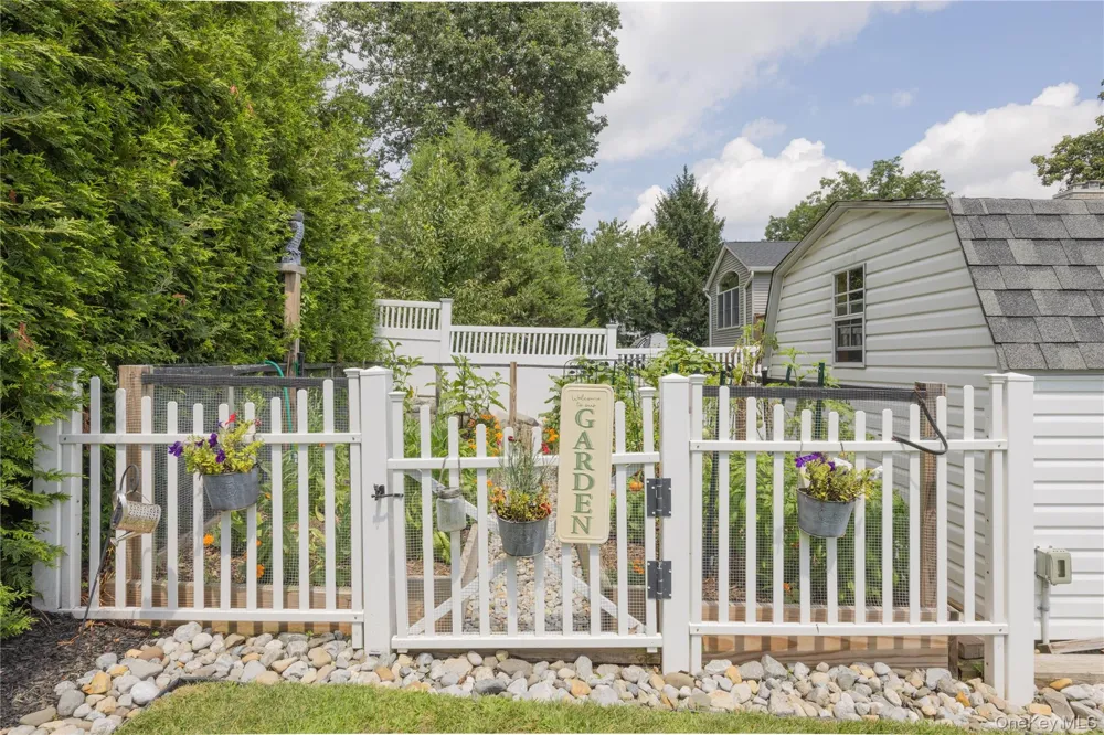 395 Ehrhardt Road Pearl River, NY 10965