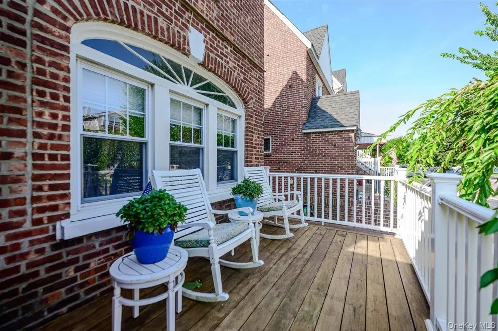 516 W Market Street Long Beach, NY 11561
