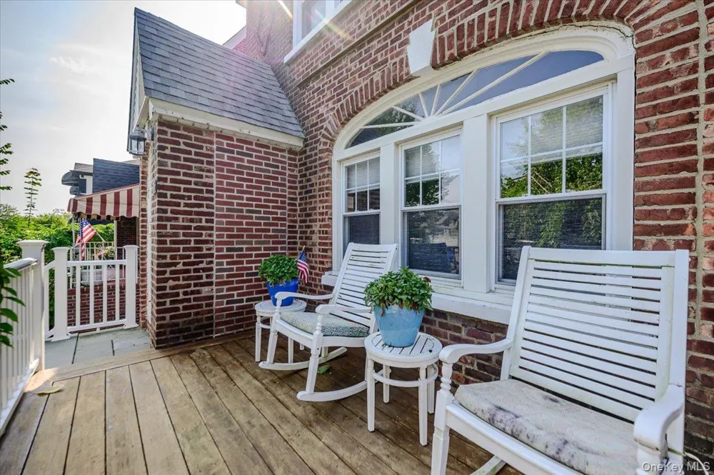516 W Market Street Long Beach, NY 11561