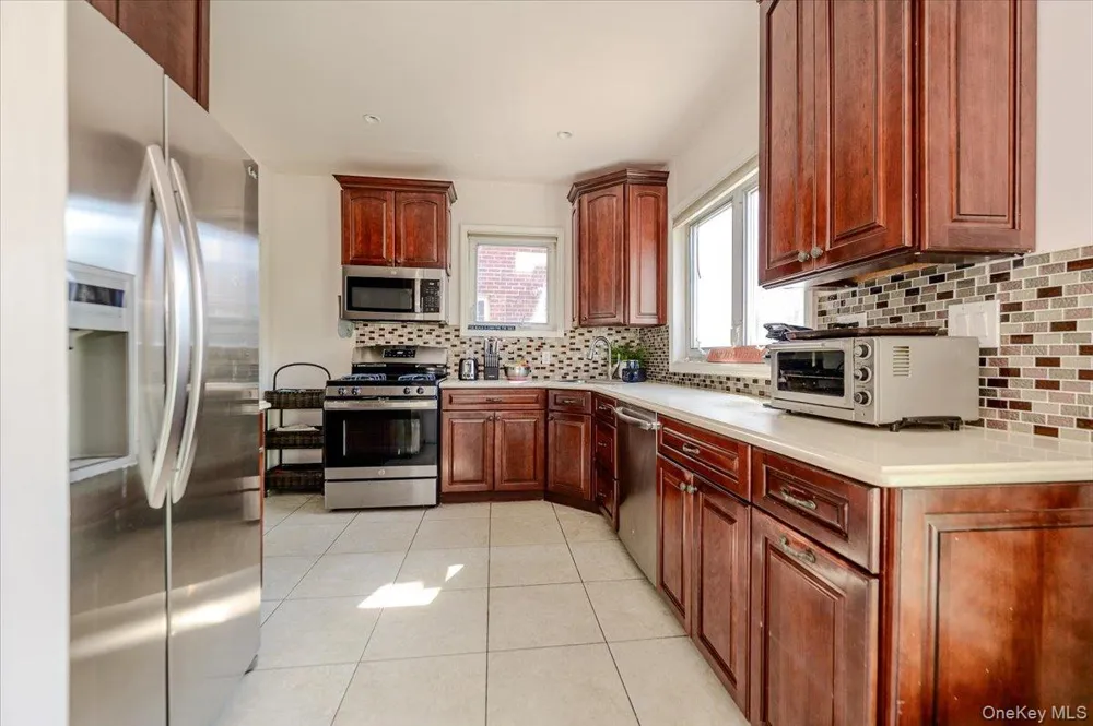 516 W Market Street Long Beach, NY 11561