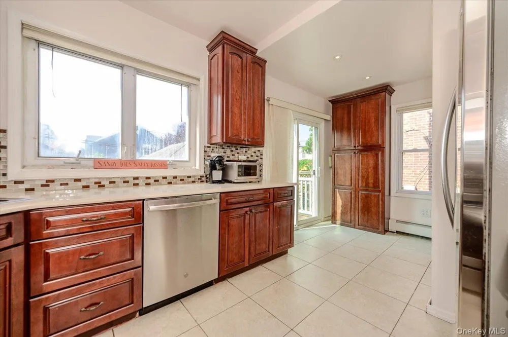 516 W Market Street Long Beach, NY 11561