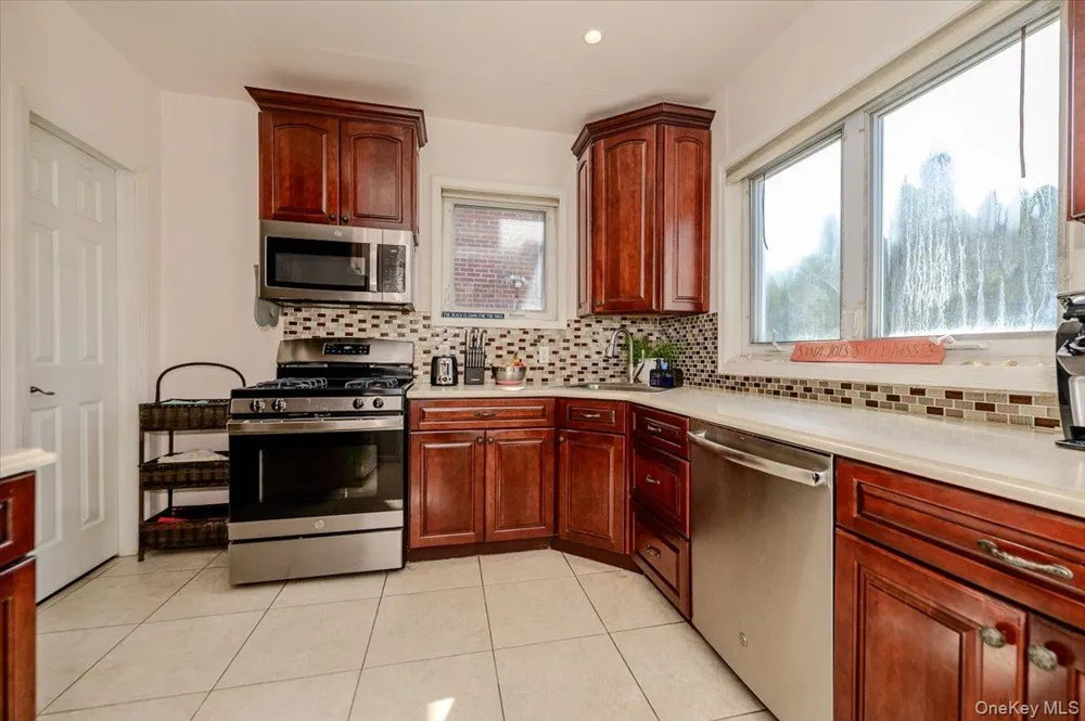 516 W Market Street Long Beach, NY 11561
