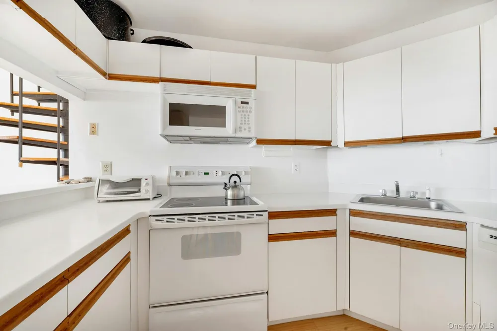 2820 Shipyard Lane #1B2 East Marion, NY 11939