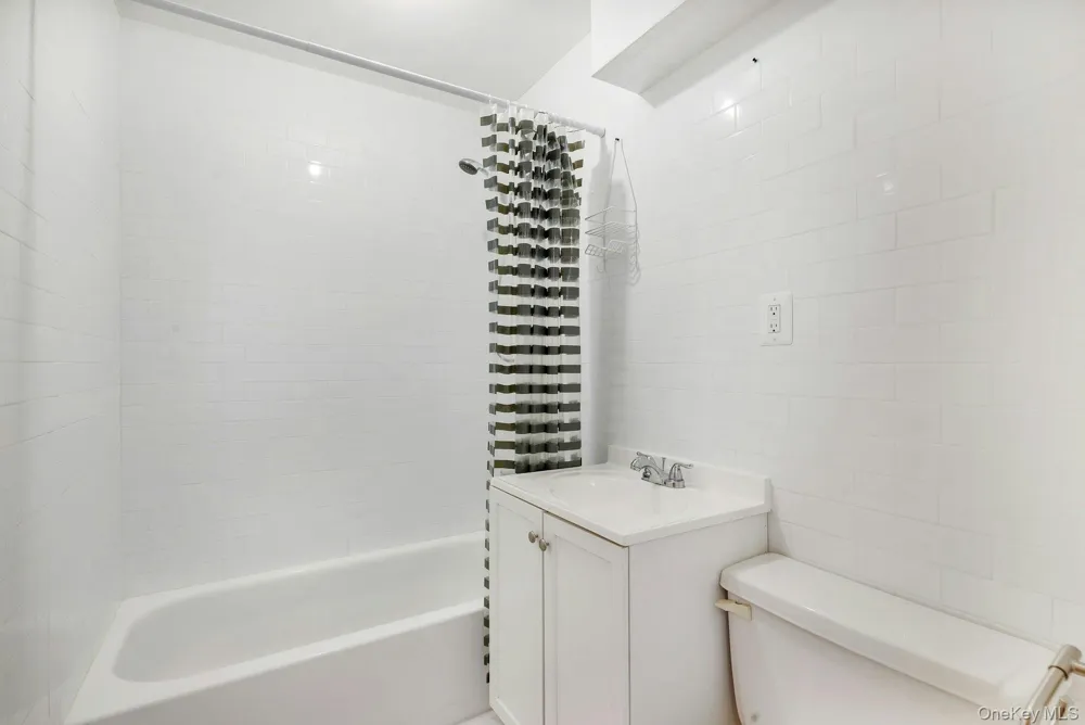 2820 Shipyard Lane #1B2 East Marion, NY 11939