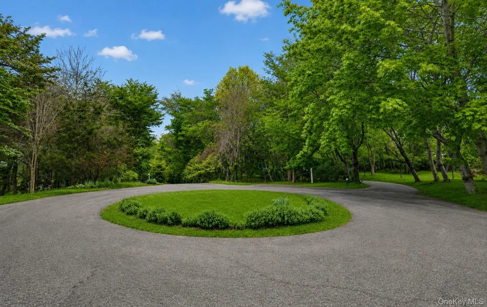 9 Briarsweet Lane East Hampton, NY 11937