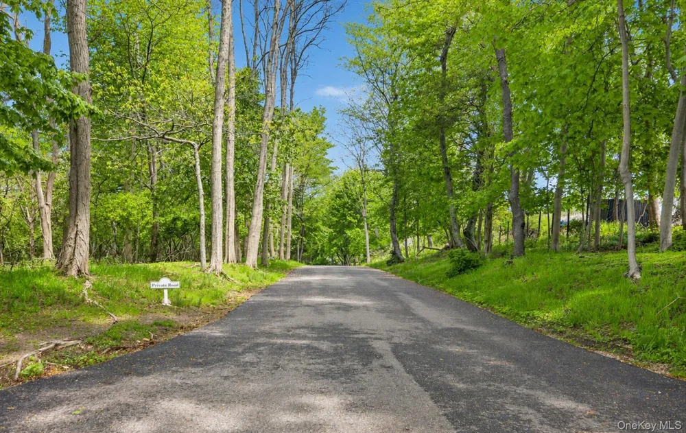 9 Briarsweet Lane East Hampton, NY 11937