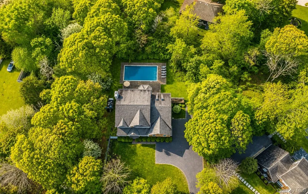 9 Briarsweet Lane East Hampton, NY 11937