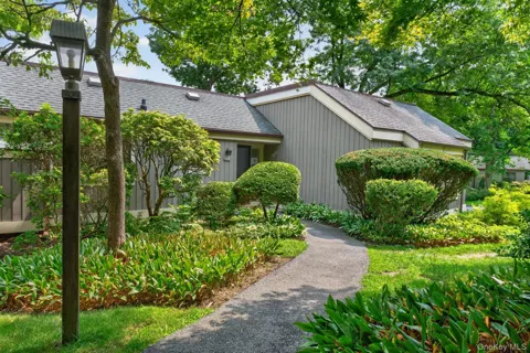 220 Heritage Hills #B