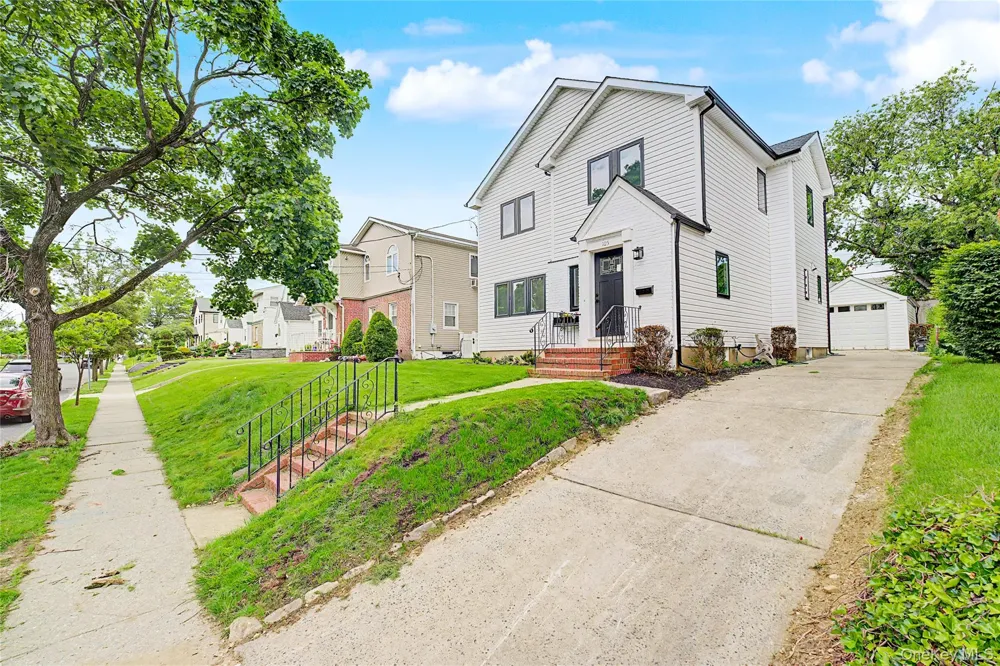 105 Moore Street New Hyde Park, NY 11040