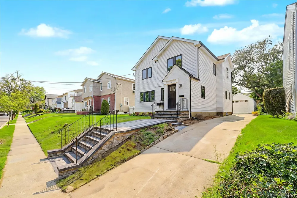 105 Moore Street New Hyde Park, NY 11040