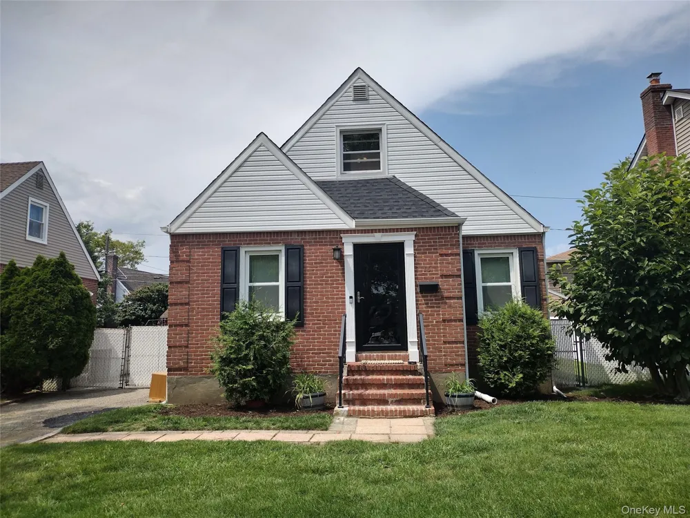 15 Yale Boulevard New Hyde Park, NY 11040