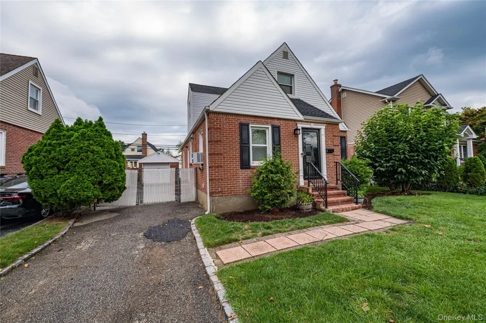 15 Yale Boulevard New Hyde Park, NY 11040
