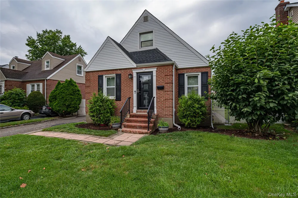 15 Yale Boulevard New Hyde Park, NY 11040