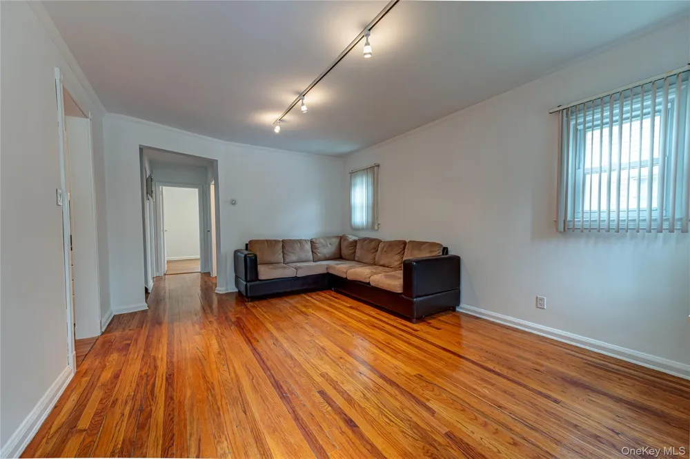 15 Yale Boulevard New Hyde Park, NY 11040
