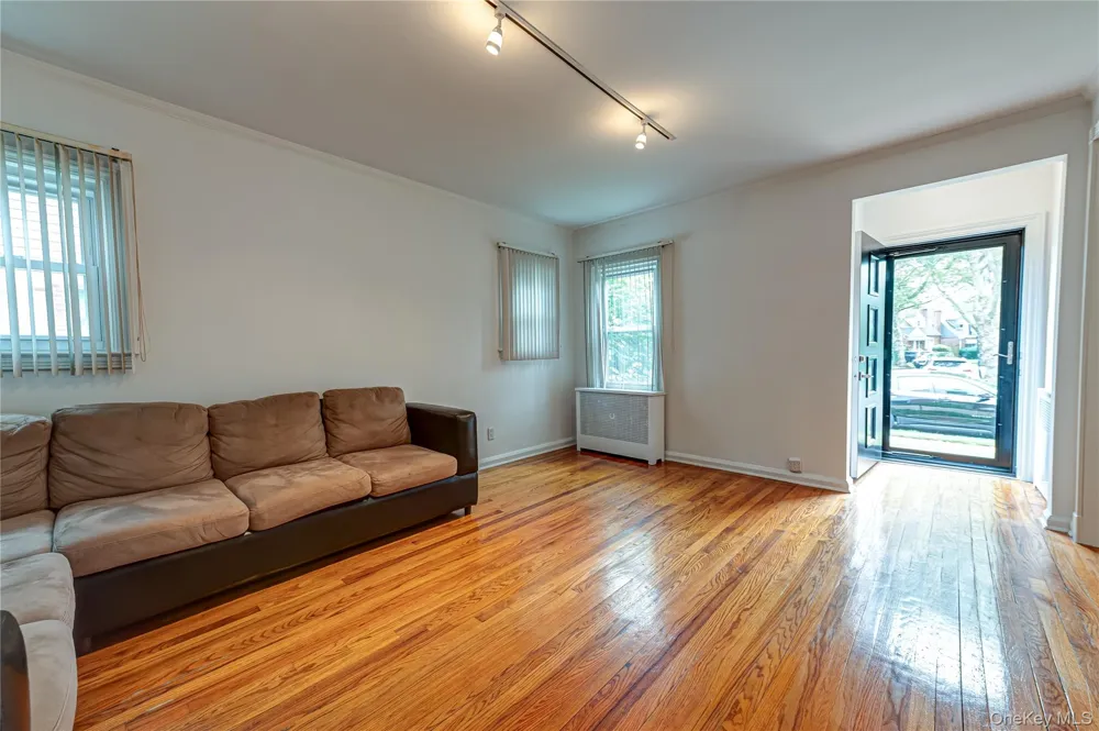 15 Yale Boulevard New Hyde Park, NY 11040