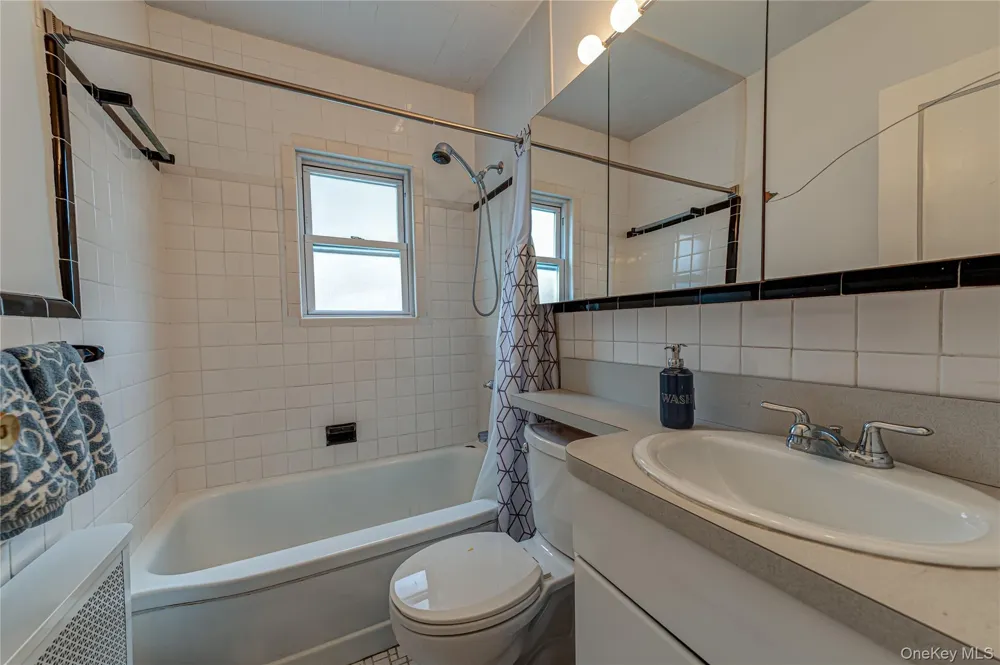 15 Yale Boulevard New Hyde Park, NY 11040