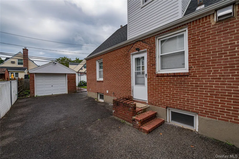 15 Yale Boulevard New Hyde Park, NY 11040