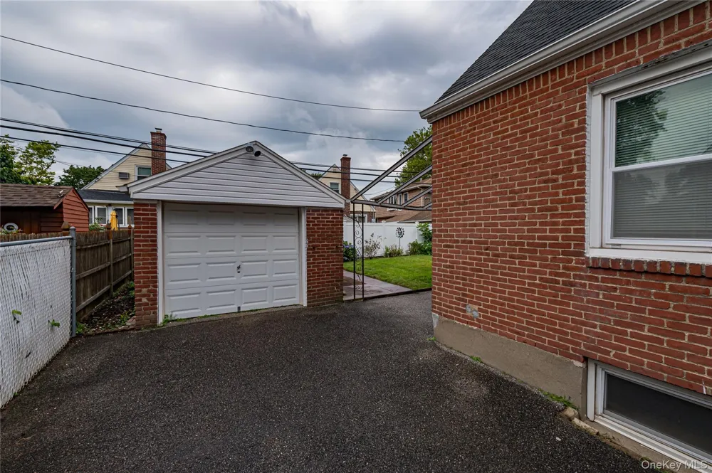 15 Yale Boulevard New Hyde Park, NY 11040
