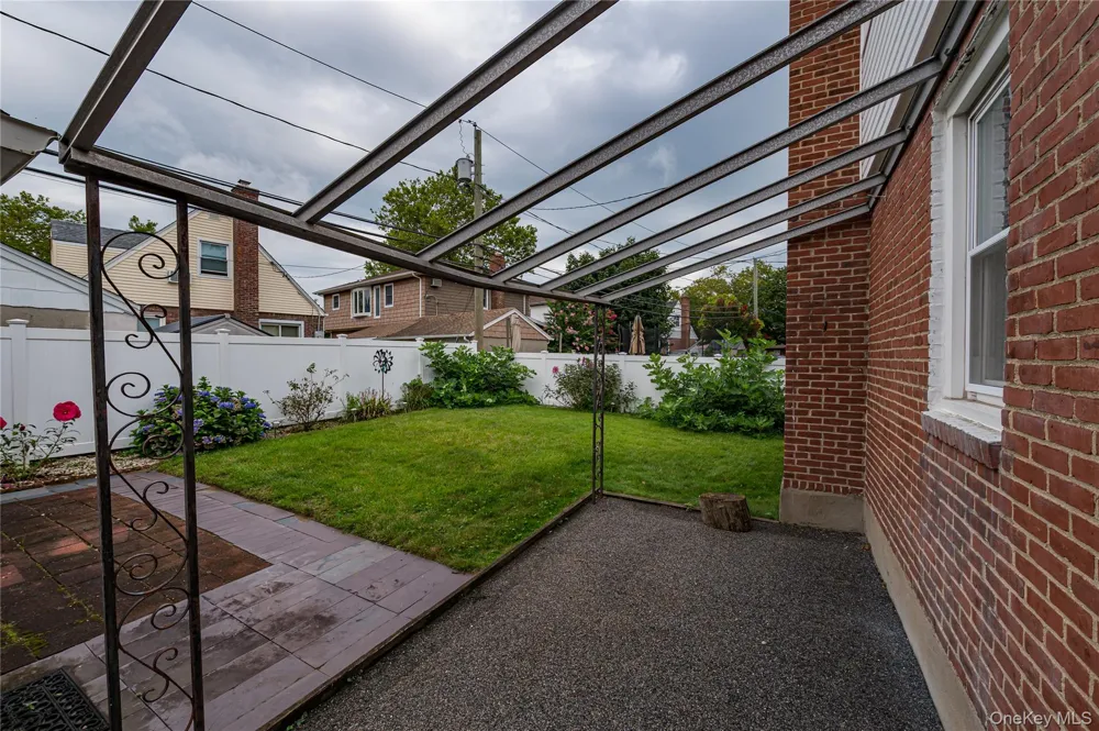 15 Yale Boulevard New Hyde Park, NY 11040