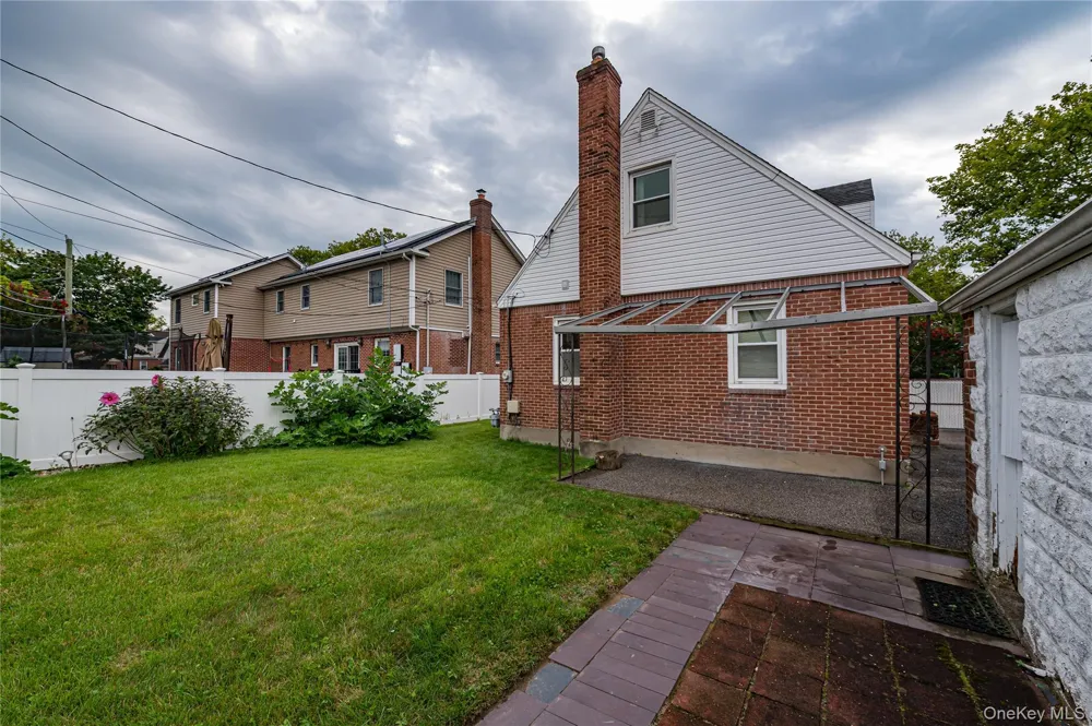 15 Yale Boulevard New Hyde Park, NY 11040