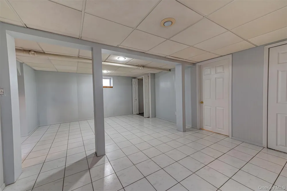 15 Yale Boulevard New Hyde Park, NY 11040